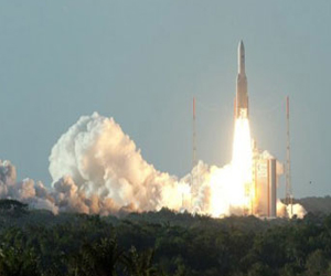   مصر اليوم - إطلاق صاروخ إريان مع قمري اتصالات من كورو