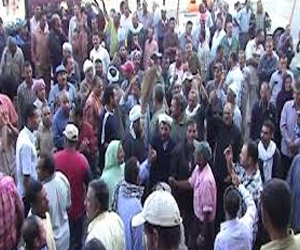   مصر اليوم - الإسماعيلية: مئات العاملين في الأحياء يتظاهرون لسوء الأوضاع المالية