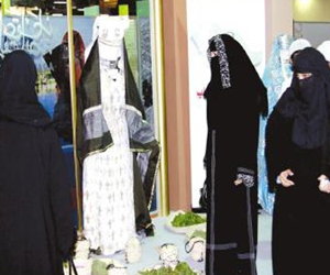   مصر اليوم - الخليجيات ينفقن 12 مليار دولار على الأزياء