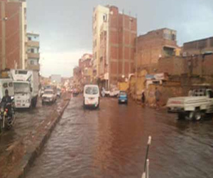   مصر اليوم - أمطار غزيرة في سوهاج تتسبب في شلل مروري