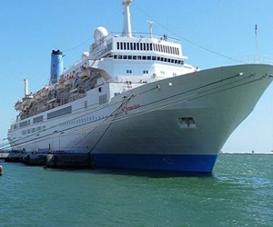 مصر اليوم - وصول عبارة تحمل 277 سيارة إلى ميناء الإسكندرية