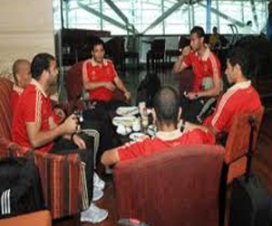 مصر اليوم - بعثة الأهلي تغادر القاهرة متوجهة إلى تونس