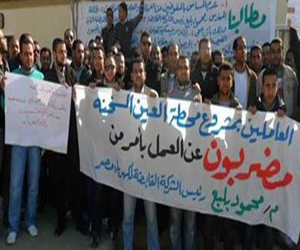   مصر اليوم - عمال 12 شركة إنشاء ينفذون إضرابًا أمام محطة كهرباء العين السخنة