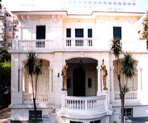 مصر اليوم - متحف أمير الشعراء يعيد رواده إلى الزمن المصري الجميل