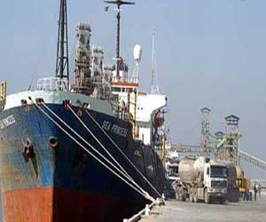   مصر اليوم - فشل الاستعانة بعمال لتشغيل ميناء السخنة
