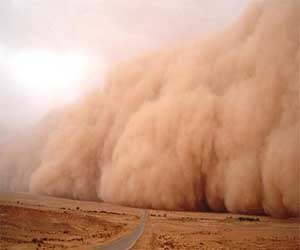   مصر اليوم - الهلع والخوف يسيطران على أهالي القرى الجبلية في قنا بسبب الطقس