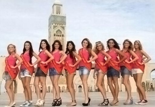   مصر اليوم - حسناوات بلجيكا يدنسن مسجد الحسن الثاني في الدار البيضاء