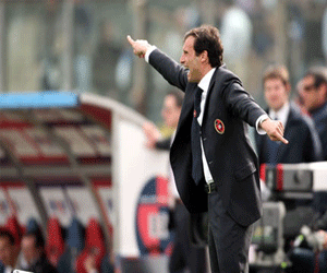   مصر اليوم - أليجري بعد إيقافه: لم أسب الحكم