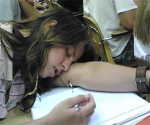   مصر اليوم - قلة النوم في سنوات المراهقة ترفع خطر الإصابة بأمراض القلب
