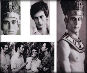 مصر اليوم - محمد صبحي يهدي مكتبة الإسكندرية صور إخناتون