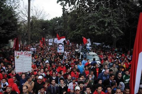   مصر اليوم - وقفة احتجاجية لألتراس أهلاوي أمام النادي