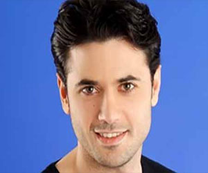 مصر اليوم - أحمد عز يسافر لأداء فريضة الحج