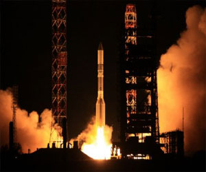 مصر اليوم - انطلاق صاروخ روسي يحمل قمرًا صناعيًا أميركيًا من مطار بايكانور