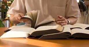 مصر اليوم - قراءة الكتب تتفوق على الأجهزة الإلكترونية