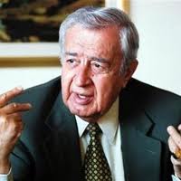   مصر اليوم - تكريم مصطفي العقاد في مهرجان القاهرة السينمائي