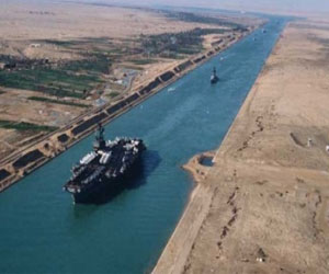 مصر اليوم - قطعتان حربيتان إسرائيليتان تعبران قناة السويس