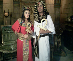   مصر اليوم - نور الشريف يظهر مع بوسي للمرة الأولى في هوليود الشرق