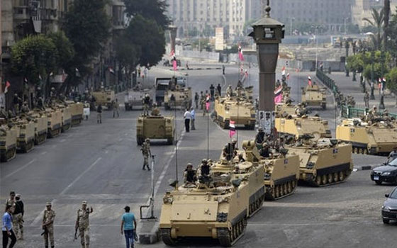   مصر اليوم - انطلاق مسيرات في أرجاء القاهرة وسط تشديدات أمنية في الميادين ومحيط الاتحادية وزارة الدفاع