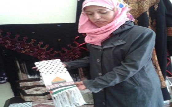 مصر اليوم - هدى أبوعود تتحدَّى إعاقتها وتفتتح مشروع ناجح للتطريز في غزة