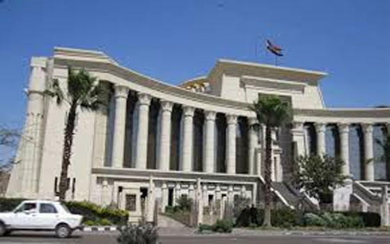   مصر اليوم - القضاء الإداري يرفض دعوى تطالب بحل  لجنة الخمسين ووقف أعمالها