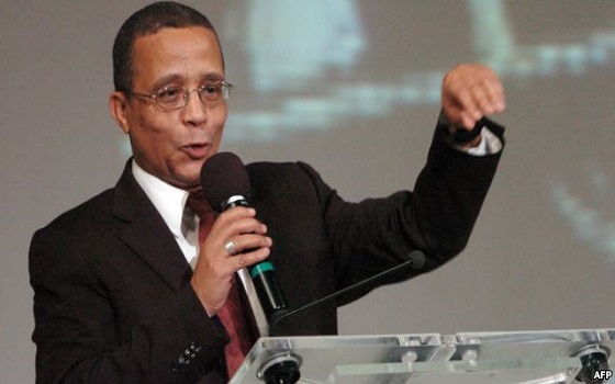 مصر اليوم - الروائي الجزائري ياسمينة خضراء تميَّز في المعرض الدولي للكتاب