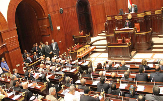   مصر اليوم - سياسيون يرحبون بإقرار لجنة الخمسين مادة لمُواجهة الإرهاب