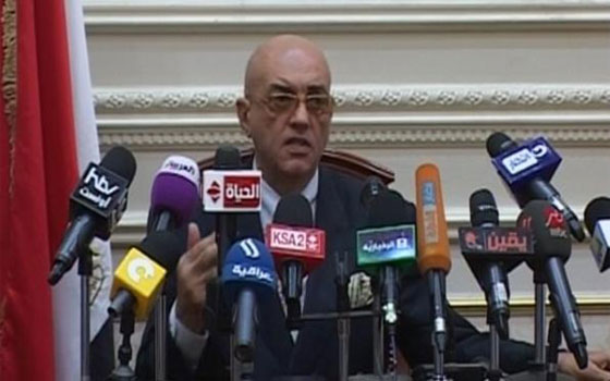   مصر اليوم - محمد سلماوي يُؤكّد عدم وجود المادّة 219 في الدّستور الجديد