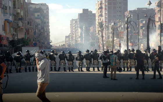   مصر اليوم - قوات الأمن تفرق المسيرات والتظاهرات في السويس وتقضي عليها تمامًا