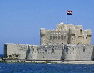   مصر اليوم - قلعة قايتباي وجهة السياح العرب والأجانب