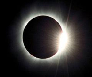 مصر اليوم - أستراليا تشهد أول كسوف كلي للشمس منذ العام 2002 والأخير قبل الـ2028