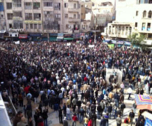 مصر اليوم - آلاف الأردنيين يتظاهرون في عمان ويهتفون بسقوط الملك