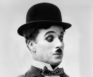   مصر اليوم - قبعة وعصا تشارلي شابلن معروضتان في مزاد في لوس انجليس