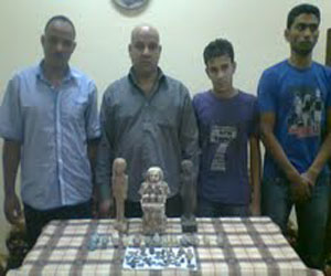   مصر اليوم - ضبط تشكيل عصابي لتهريب الأثار في الأقصر و بحوزته 28 قطعة أثرية