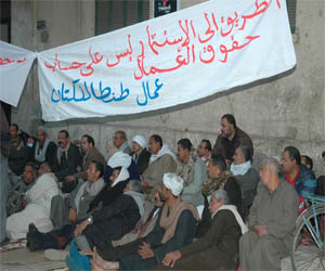   مصر اليوم - رئيس اللجنة النقابية في طنطا للكتان يُهدد بمقاضاة قنديل وصالح