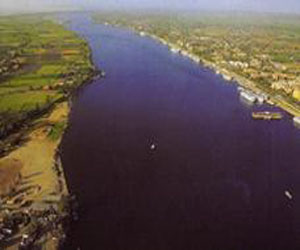   مصر اليوم - الأقصر: طوارئ لمواجهة بقعة زيت بطول 5 كيلو متر تسربت إلى النيل