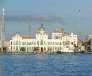   مصر اليوم - 52 سفينة عبرت السويس الثلاثاء بحمولات 2 مليون و921 ألف طن