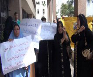   مصر اليوم - تظاهرة أمام محافظة السويس للمطالبة بالحصول على وحدات سكنية