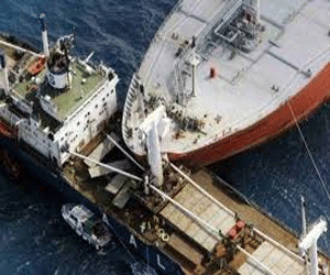   مصر اليوم - سفينة بضائع تصطدم بوحدة بحرية قرب قناة السويس
