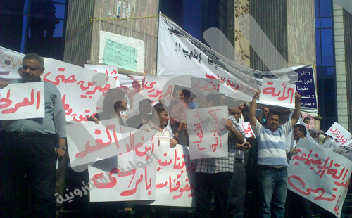   مصر اليوم - صحافيو الجرائد الحزبية يتظاهرون أمام نقابة الصحافيين