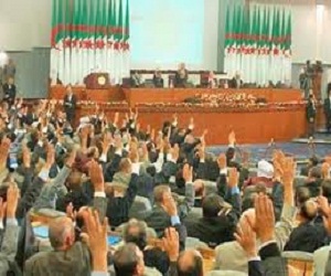 مصر اليوم - البرلمان الجزائري يتبنى خطة عمل الحكومة