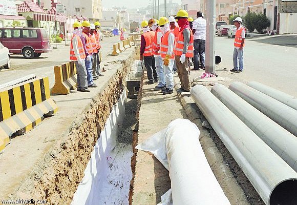   مصر اليوم - بحث توصيل المياه والصرف إلى 4627 قرية و30 ألف نجع