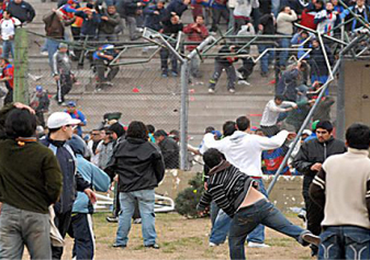 مصر اليوم - 200 شرطي جزائري لتهدئة الجماهير في مواجهة ليبيا