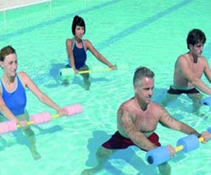 مصر اليوم - تمارين تحت الماء تساعد في علاج مشاكل العظام