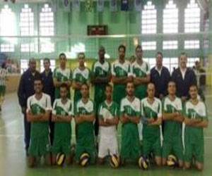 مصر اليوم - أزمة طائرة الاتحاد السكندري تتصاعد والمحترف الكونغولي يبيع هاتفه