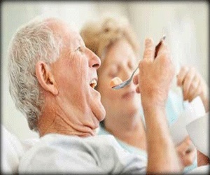 مصر اليوم - المضغ الجيد دليل صحة إدراك كبار السن